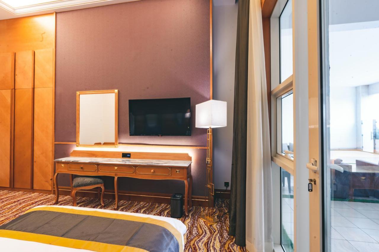 Iridium Hotel Ta'if Bagian luar foto